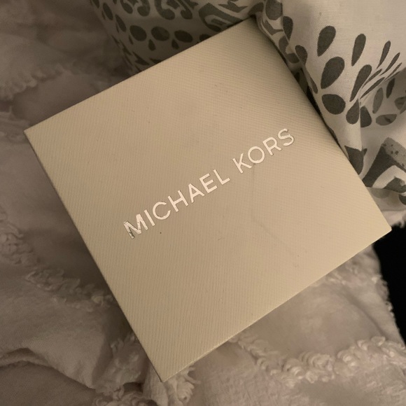 BNIB Michael Kors Gold-tone Watch - Picture 2 of 5